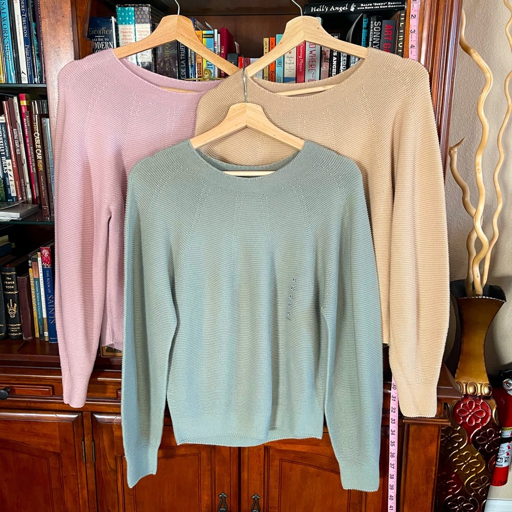(4 items) NWT and Used Uniqlo Sweater XS